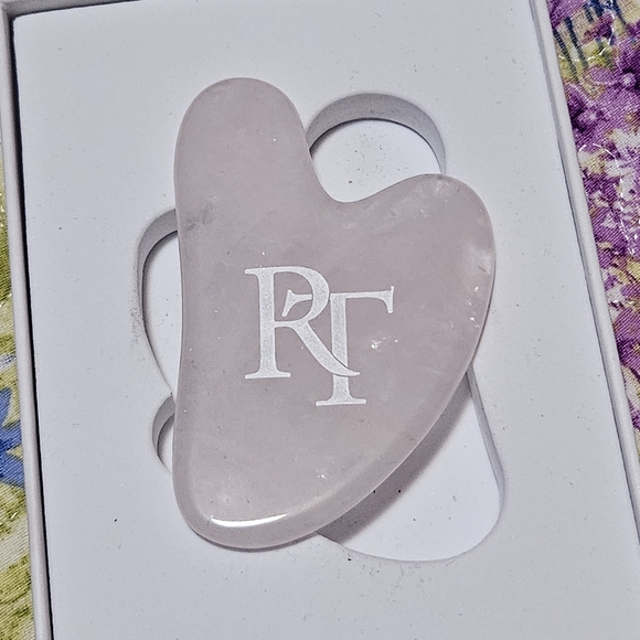 [SOLD] Rose Quartz Gua Sha - Picture 4 of 4